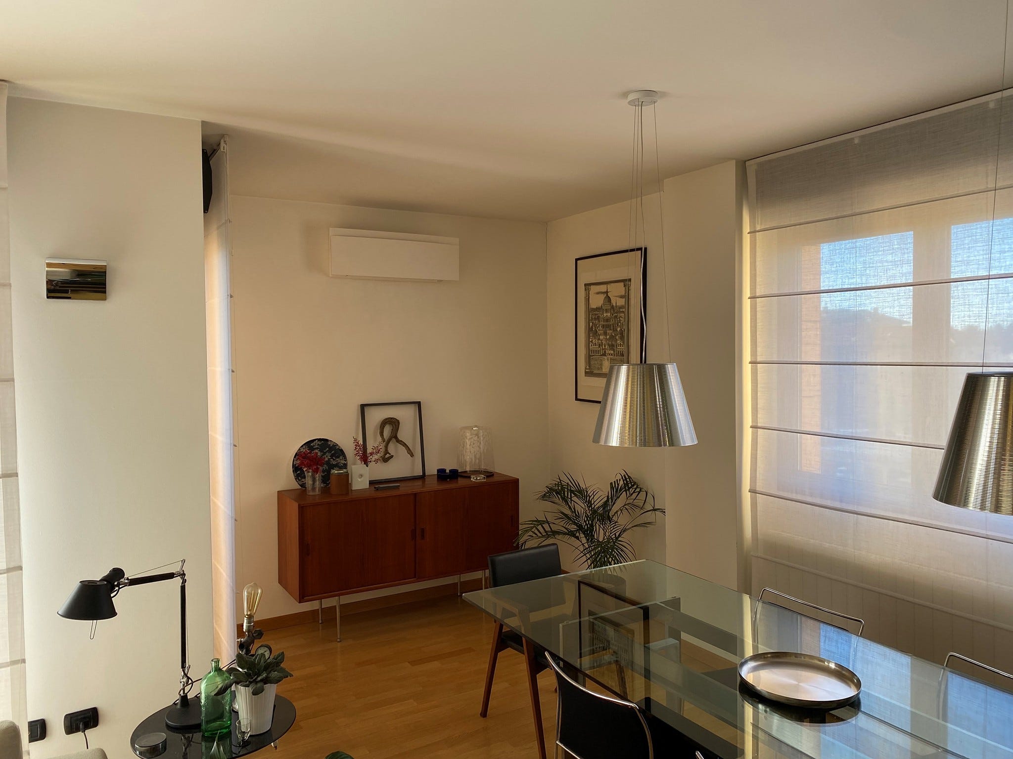 Dnevna soba z vgrajenim sistemom Daikin