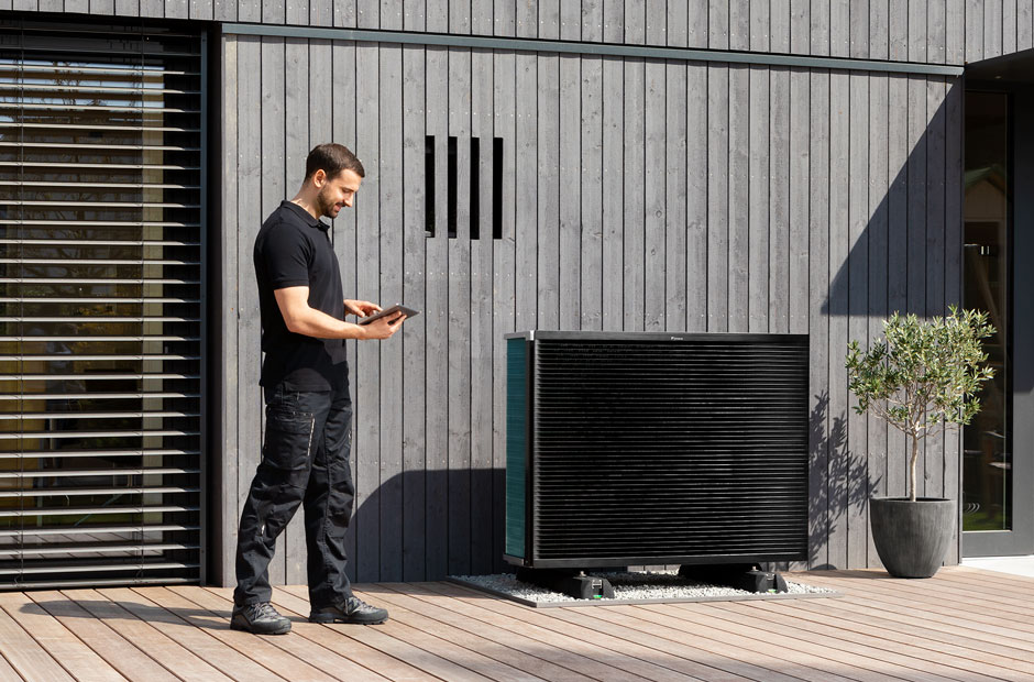 Monter z zunanjo enoto Daikin Altherma